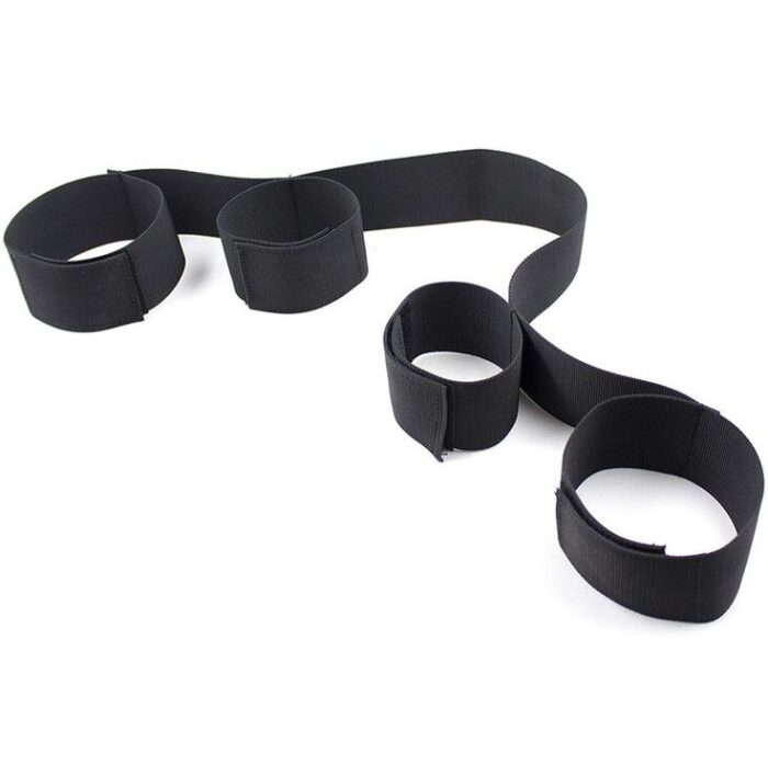 The Ohmama Fetish Spreader Soft Bar Full Nylon Wrist Restraints, with a length of 57 cm, offers a safe and durable solution for bondage play